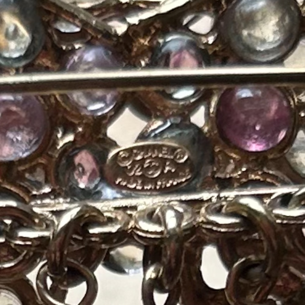 💗Chanel Gripoix Bow Brooch Pin with CC Dangles 💗 - Picture 5 of 10